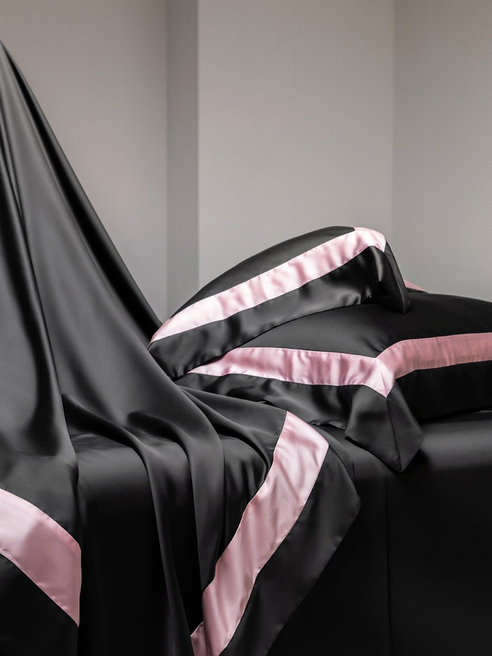 Natural Black Bedding Set