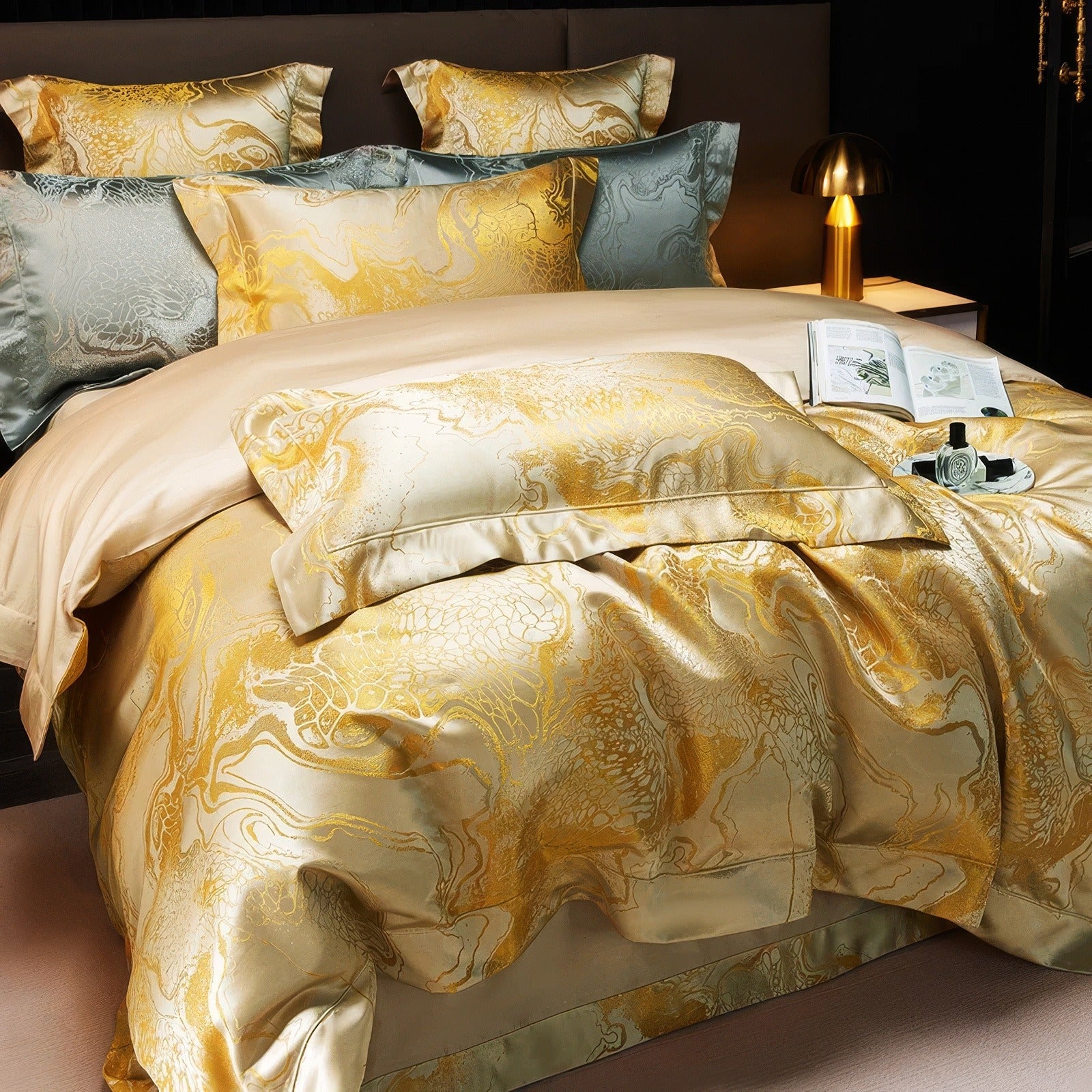 Shiny Gold Bedding Set